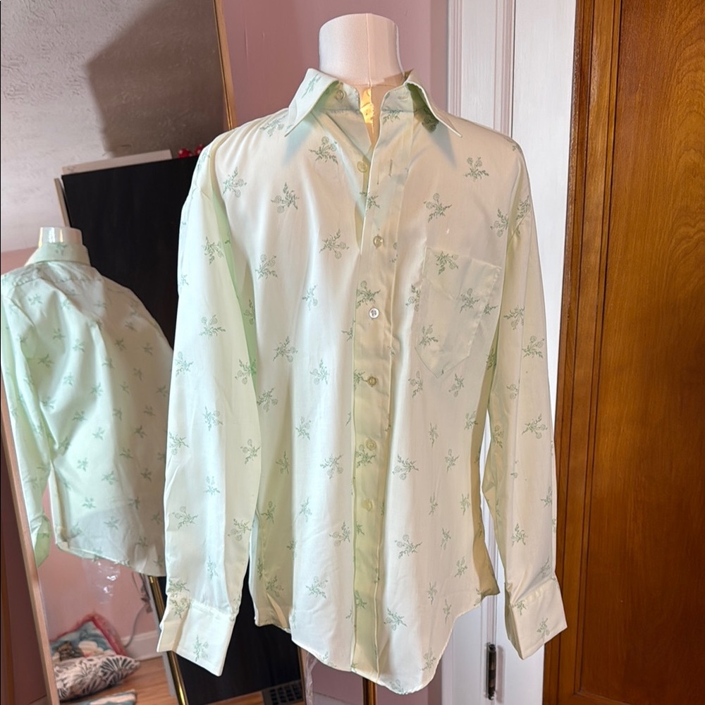 Vintage Marq V Green Casual Button Down Shirt with Textured Fabric